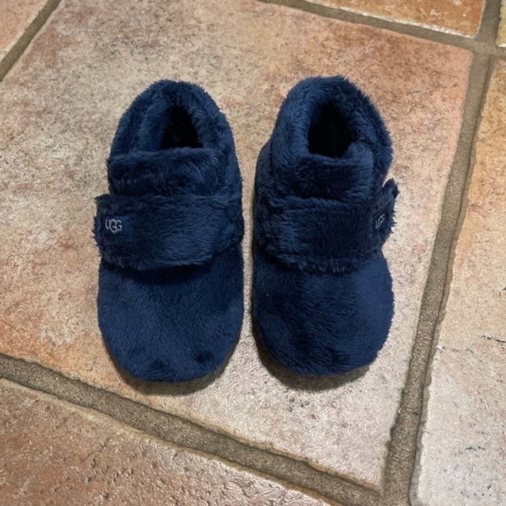 UGG PLUSH BOOTIE SLIPPERS NAVY BLUE SIZE 4/5
